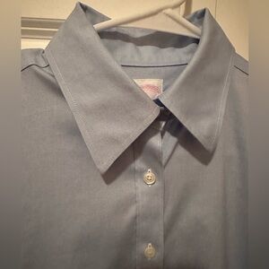 Women’s Brooks Brother Button Down, Tailored Fit, NO-IRON, Light Blue, Size 6.
